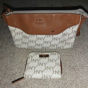 BNWOT Jones New York Tan and Cream Purse and Wallet Set